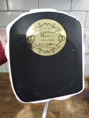 Scentsy Christmas Gingerbread House Limited Edition Warmer 2015 w/box! ~works~ - Picture 10 of 10