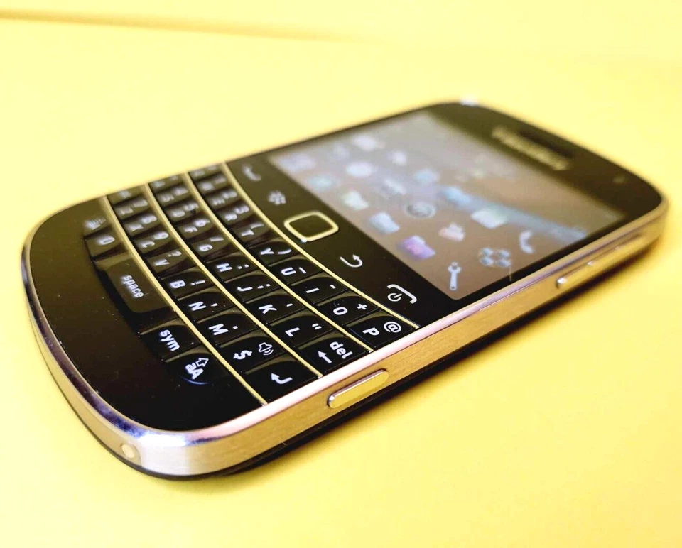 BLACKBERRY BOLD 9900 UNLOCKED QWERTY CELL PHONE BELL TELUS ROGERS FIDO CHATR+++ - Image 2 of 4