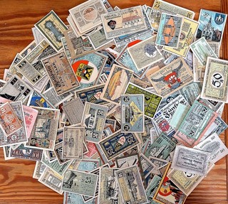 200 emergency money notes: "Everything must go"