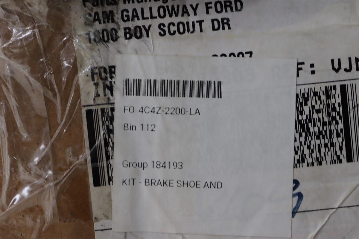 NEW OEM Ford Drum Brake Shoe Set 4C4Z-2200-LA Ford F-650 F-750