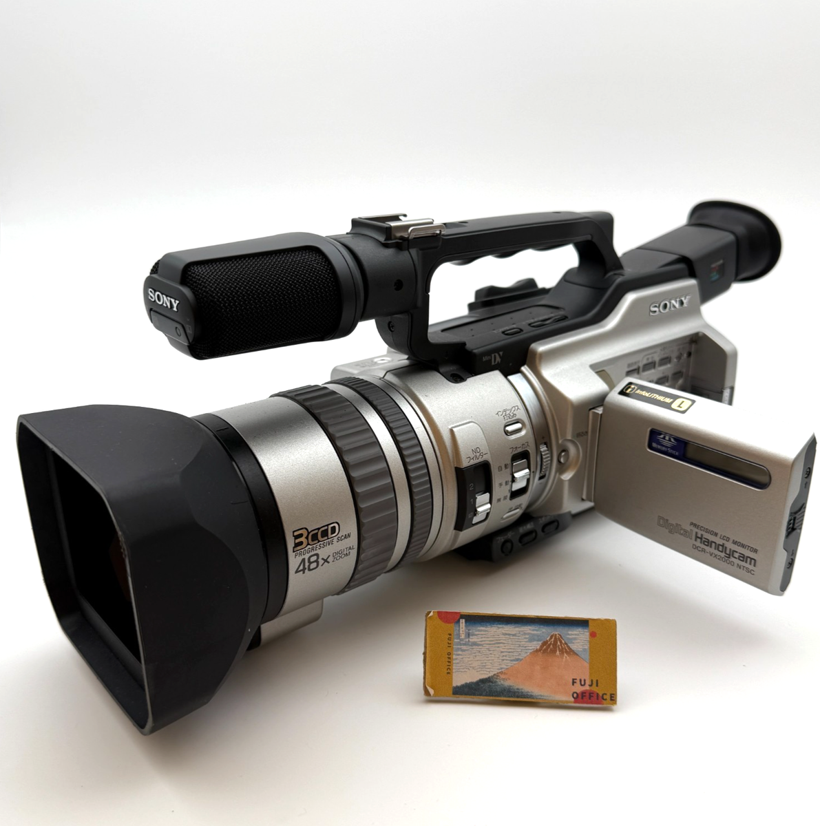 SONY Handycam DCR-VX2000 3CCD MiniDV Digital Video Camera 12x Zoom