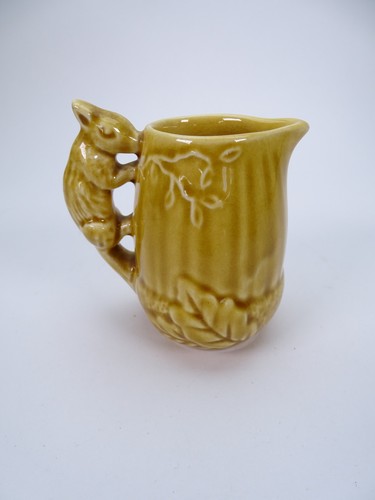 Pair Of Vintage Sylvac Small Creamer Jug Oak Leaf And Squirrel Handle 1993 - Picture 14 of 21