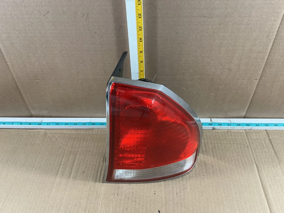 2002-2003 Mitsubishi Diamante Rear Right Passenger Side Tail Light - Image 4 of 4