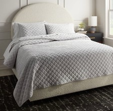 Full/Queen Luxe Diamond Stitch Velvet Quilt Light Gray - Threshold  : OEKO