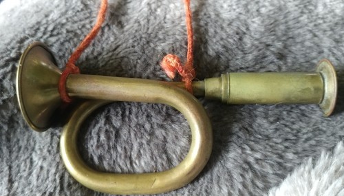 VINTAGE SMALL BRASS BUGLE HORN
