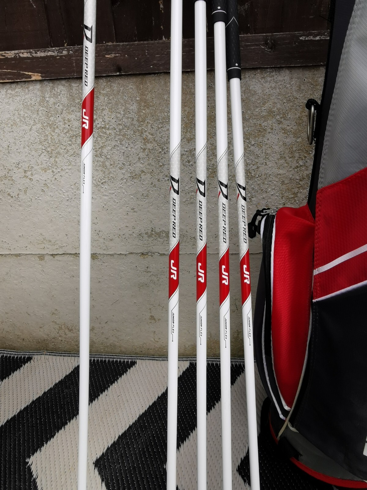Wilson Deep Red Junior Golf Set. Age 1114. Junior Flex Graphite Shafts