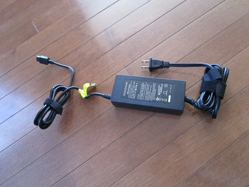 Lot of 10 Insignia Universal 90W Chargers NS-PWLC591. Power block only. No tips. - Picture 4 of 4