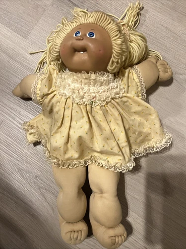1982 Cabbage Patch Kids Toddler Girl Blonde Hair Blue Eyes Clothes Diaper Tooth