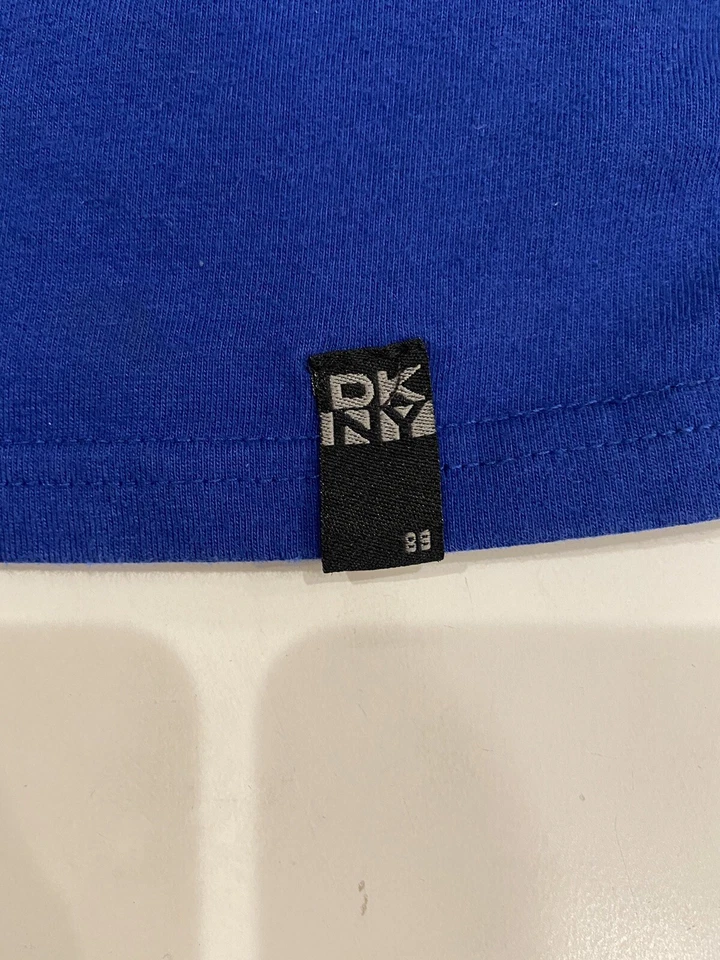 Linda camiseta azul DKNY niños talla 6 buen estado Foto 4 de 4