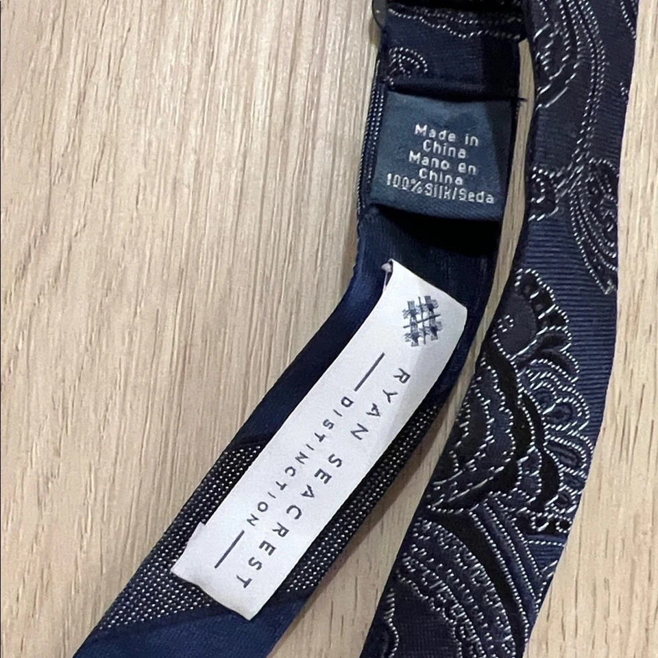 Juego de pajaritas surtidas nuevas con etiquetas - azul marino, verde, negro Foto 4 de 4