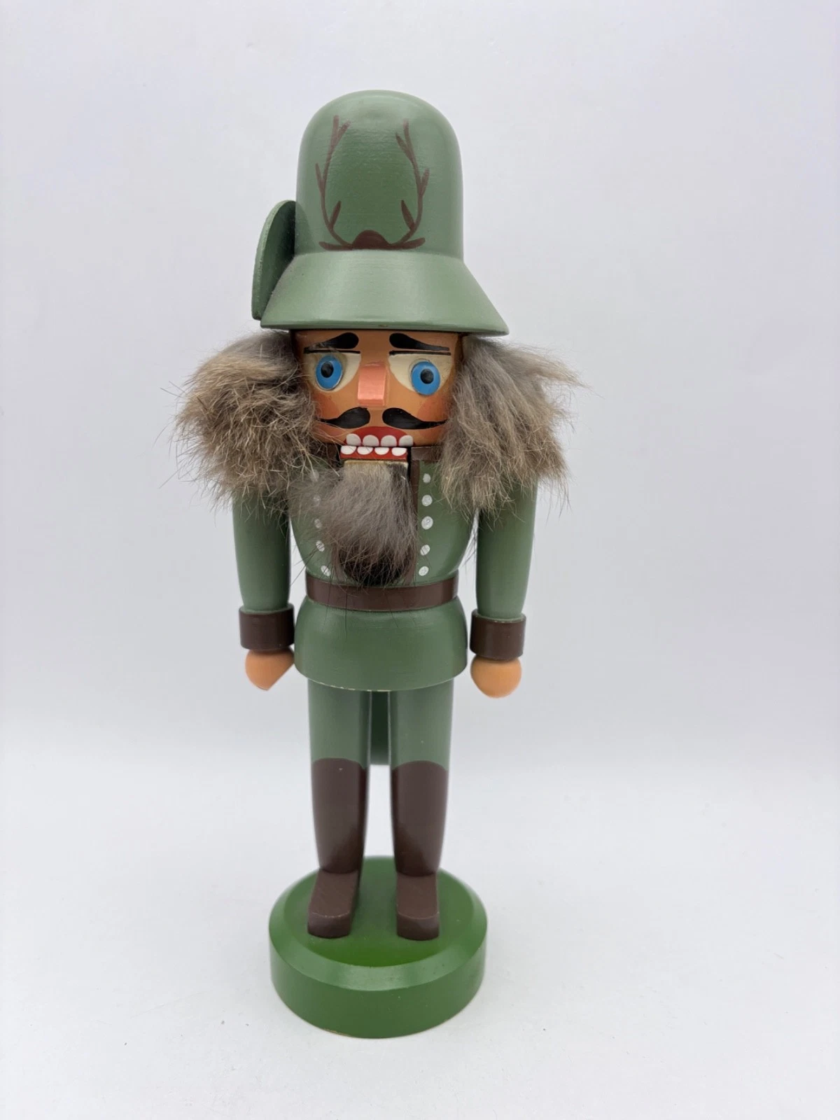 Erzgebirge Volkskunst - Green Huntsman Forester Holiday German Nutcracker