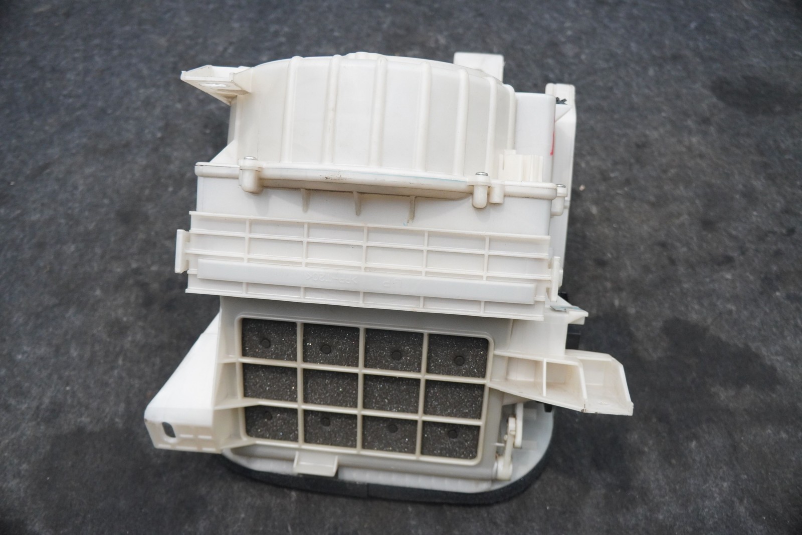 HVAC Blower Motor Fan Housing Box 117200-2664 OEM Aston Martin V8 Vantage 2008