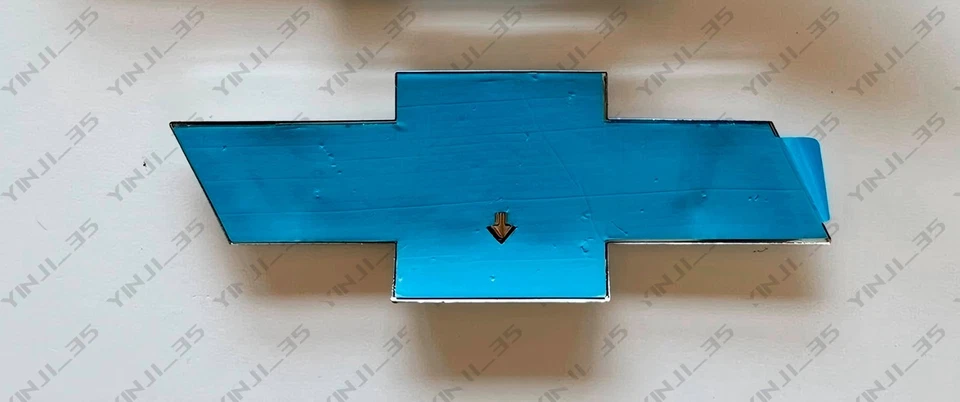 Chevrolet Tahoe Suburban 2015-2020 emblema de pajarita trasera solo 84722856 cromado Foto 2 de 4