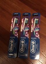   Lot 3 Oral-B Manual Toothbrush MEDIUM Bristles Dual Action Vivid Whitening  