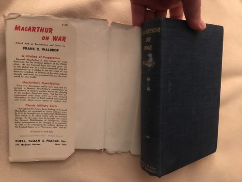 1942 MacARTHUR ON WAR Stated First Edition; Hard Cover w DJ; Very Good condition - Imagen 4 de 12
