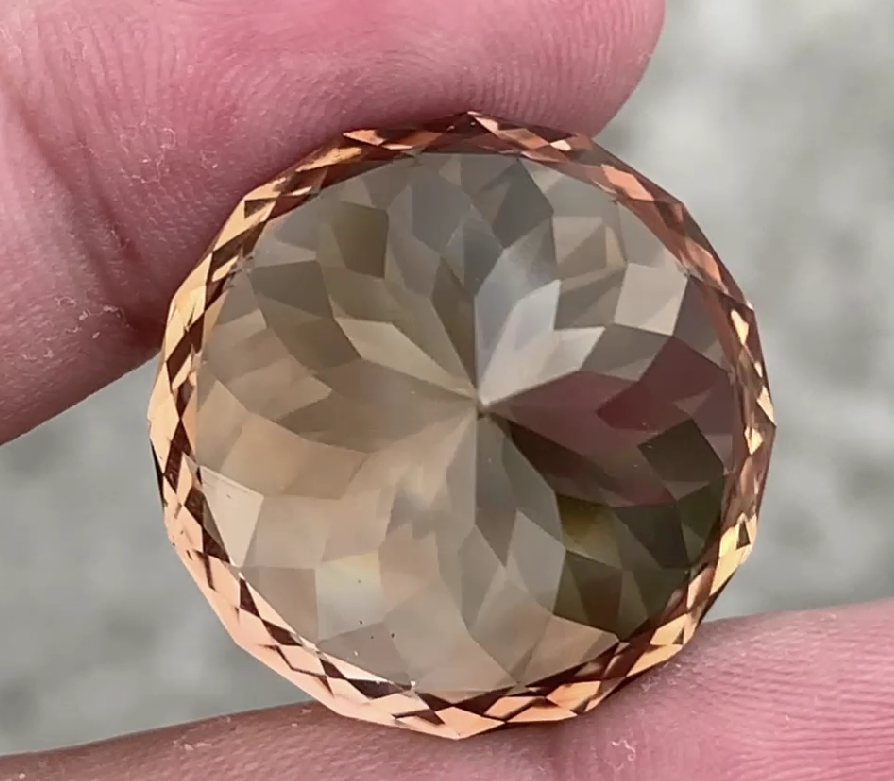 Topaze Naturelle Marron Doré – 69,83 Ct – Coupe Ronde, Pureté VVS – Pakistan