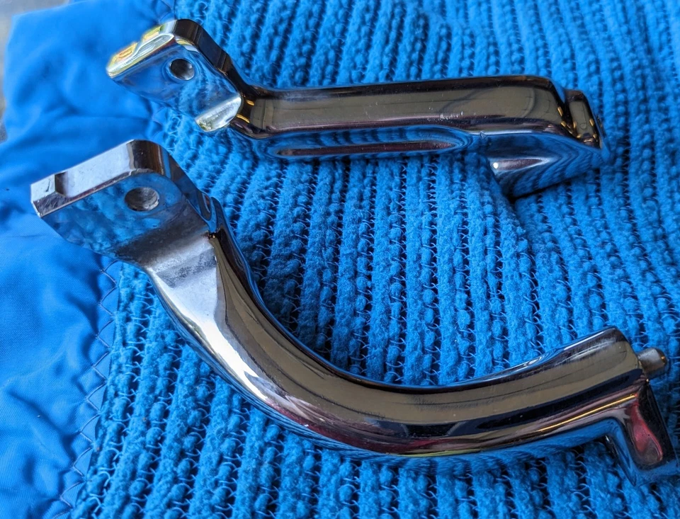 Harley Davidson Road Glide Chrome Right Floorboard Mounts 50500055b, 50500052b - Image 4 of 4