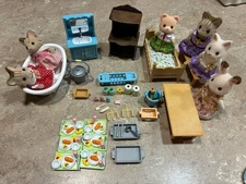 Calico Critters Lot With Food Kitchen Bathtub Bed Sink Table 6 Critters