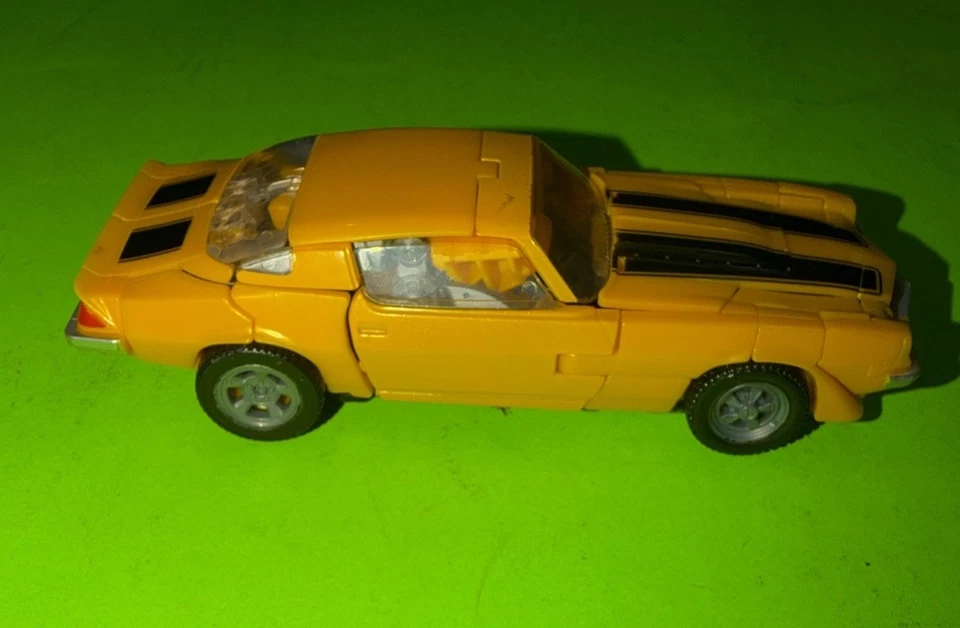 Transformers Studio Series 01 BUMBLEBEE Deluxe SS-01 Classics Camaro (READ) - Image 4 of 4