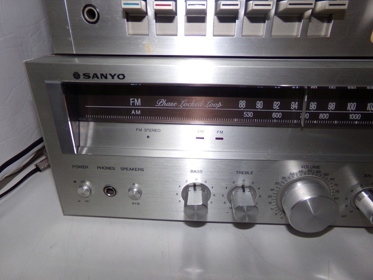 Vintage SANYO Stereo Receiver 2016 + SANYO Cassette Deck RD-5250 Vintage SANYO Stereo Receiver 2016 + SANYO Cassette Deck RD-5250