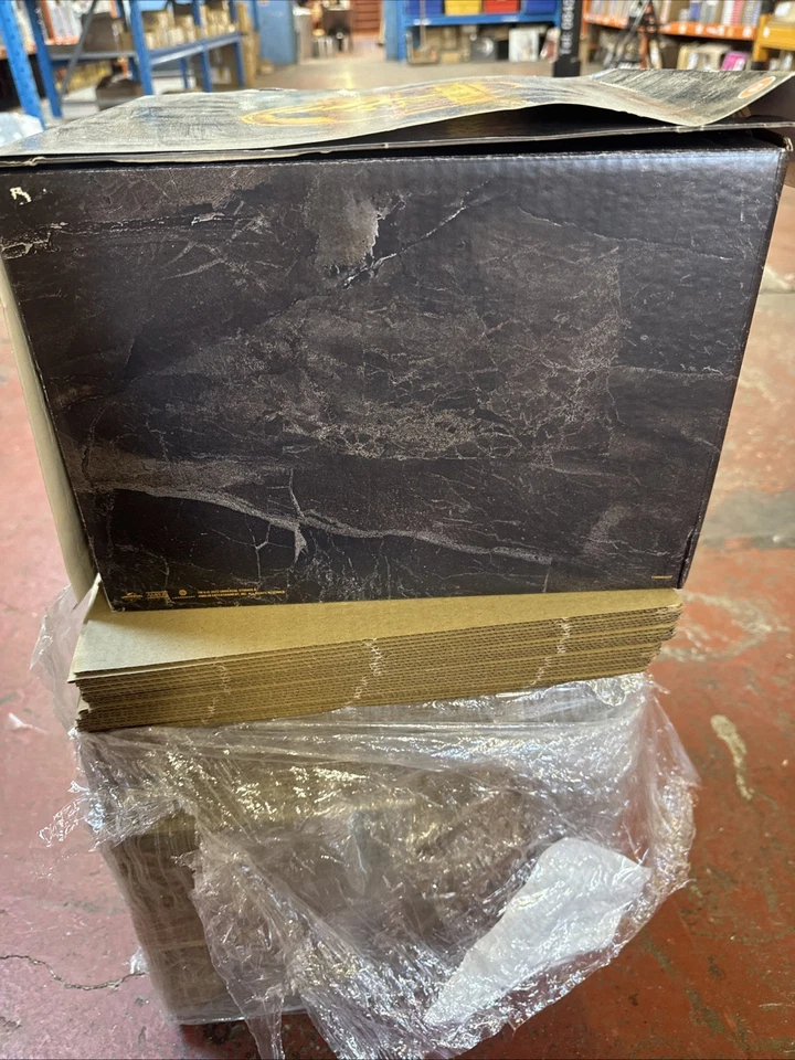 Jurassic World Ultimate Collection Premium Gift Set 4K UHD Blu-ray & Figure READ - Image 4 of 4