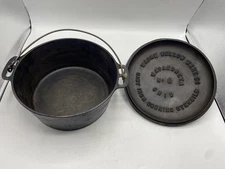 VINTAGE WAPAK #8 CAST IRON DUTCH OVEN
