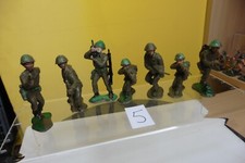 7 VINTAGE 60mm CRESCENT TOYS BRITISH INFANTRY PLASTIC SOLDIERS V-GOOD LOT 5