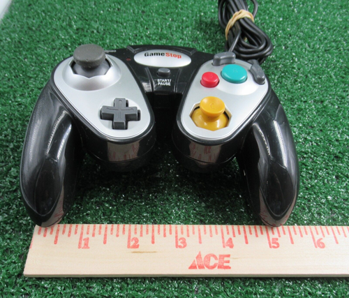 Nintendo GameCube GameStop Wired Black GamePad Controller Black - Picture 5 of 5