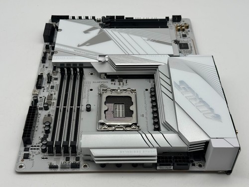 GIGABYTE Z790 AORUS PRO X LGA 1700 ATX Intel Motherboard READ/FOR PARTS - Bild 4 von 9