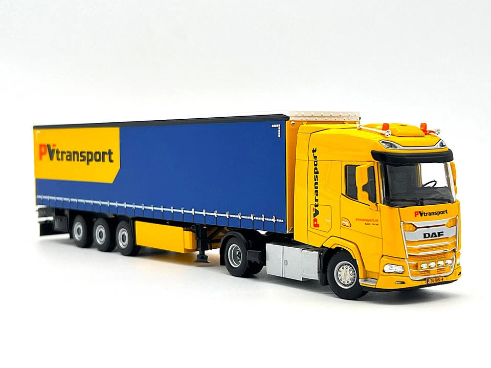 Remolque DAF XG 4x2 lado cortina "Transporte fotovoltaico" modelos de camiones WSI escala 1:50 Foto 3 de 4