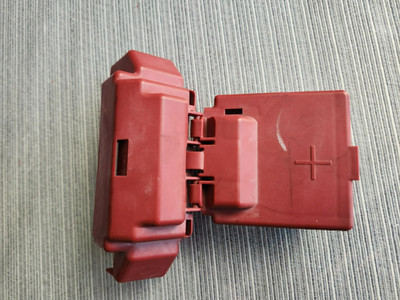 2018-2021 NISSAN KICKS POSITIVE PLUS BATTERY FUSE CAP COVER OEM *