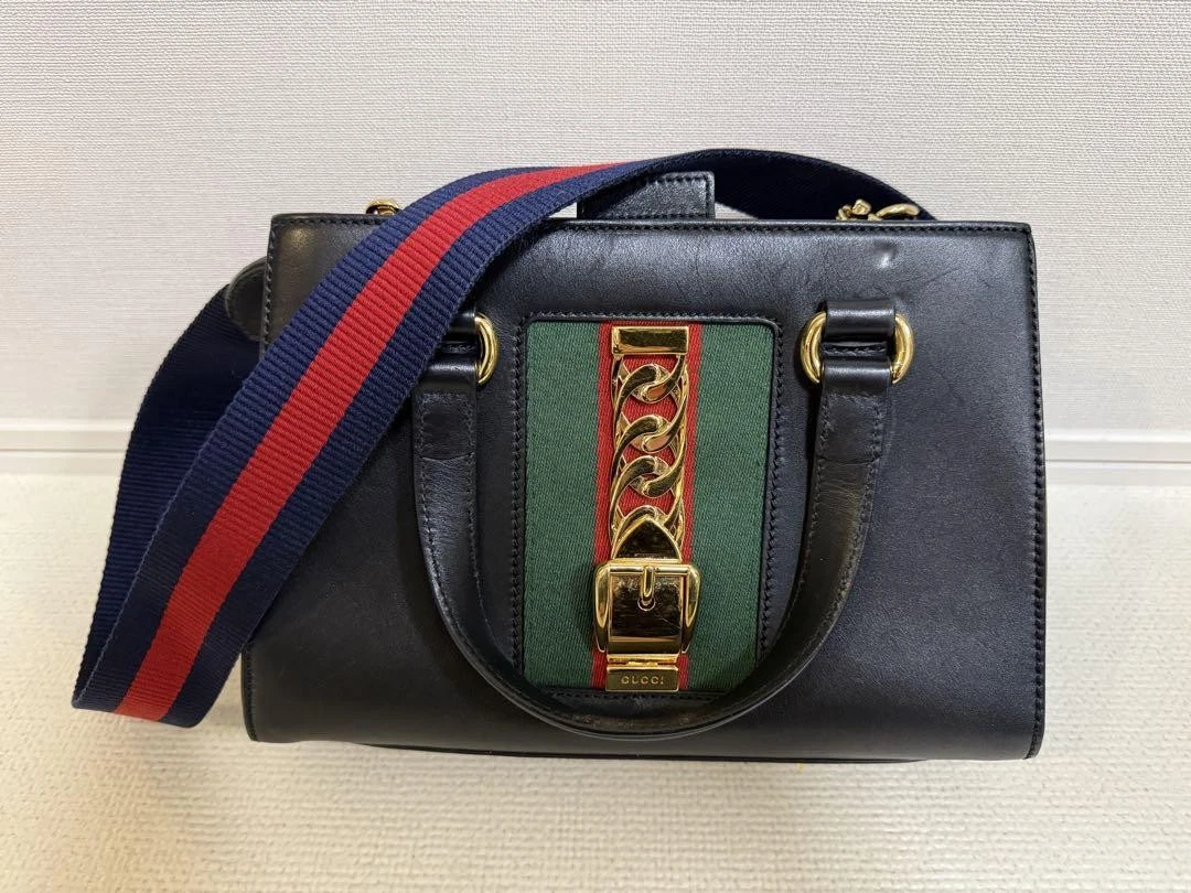 Sacs fourre tout et bandoulière Gucci jusqu'au 31 mars Créateur de mode de luxe