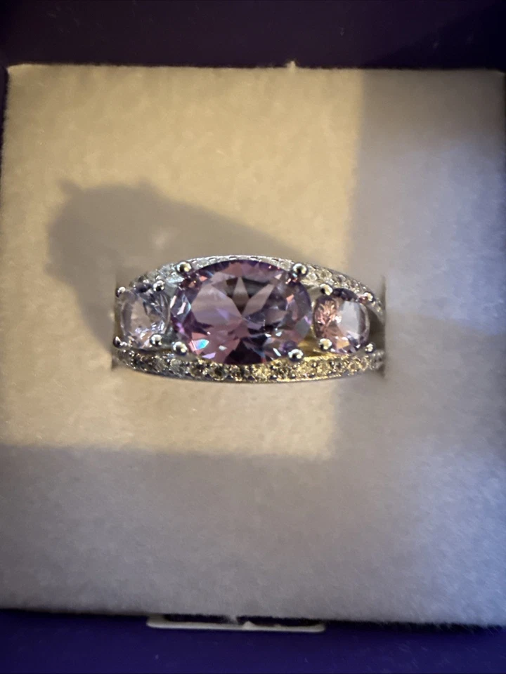 8码纯银戒指带亚历山大石水晶和白色霜CZ — 第 2/4 张图片