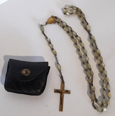 alter Reisekranz Tasche Perlmuttperlen Lederetui