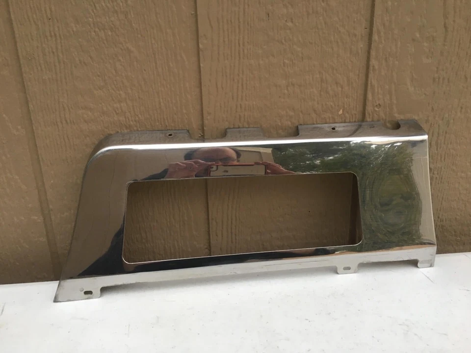 1985-1989 Lincoln Town Car front fender rocker panel chrome - Image 3 of 4