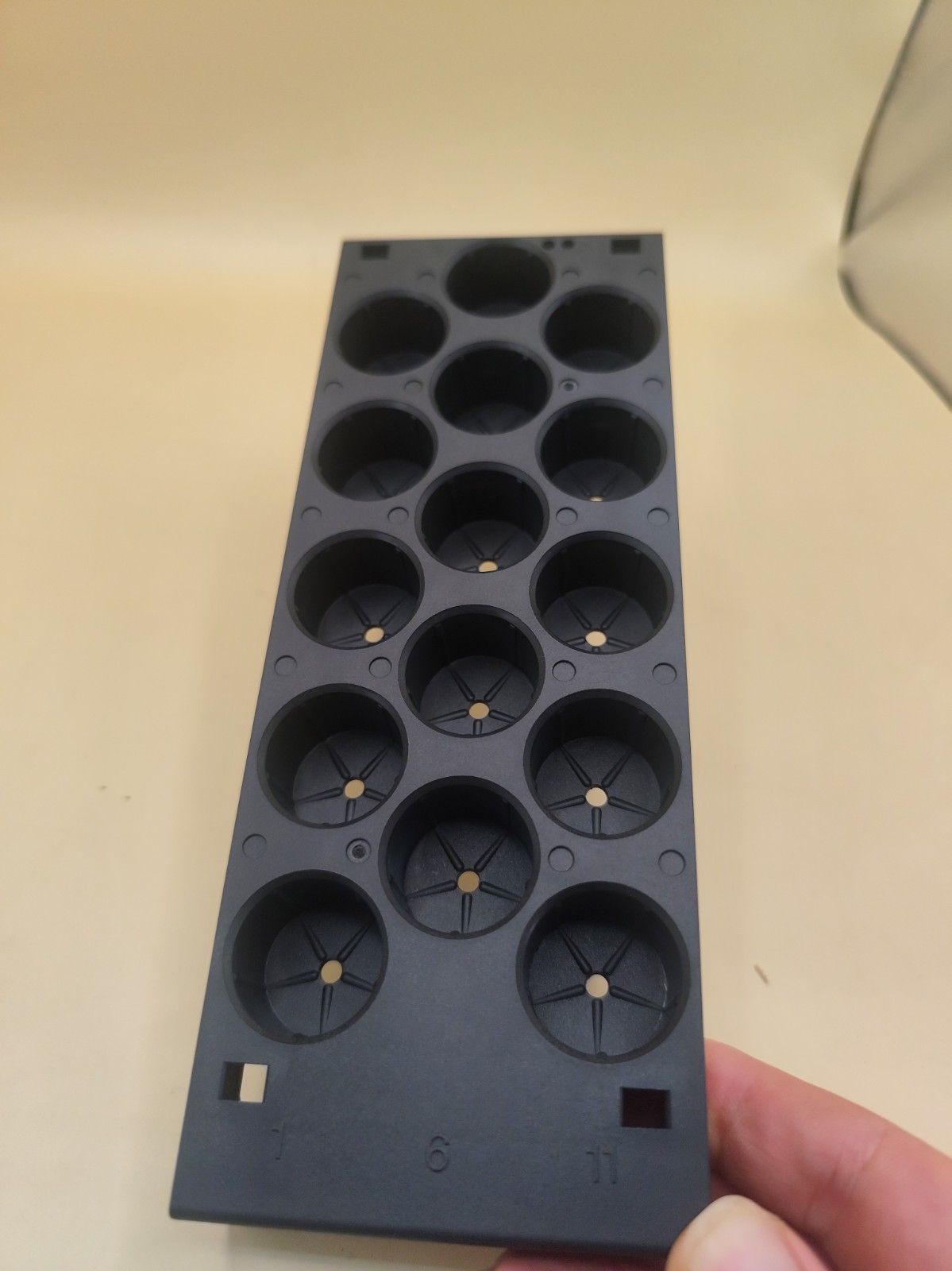 G1364-44613Tray holding 15 x 6 mL vials