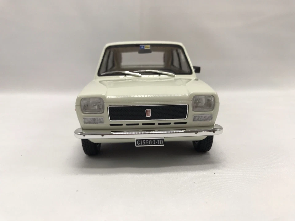Fiat 127  prima serie 1972, bianco 3 porte  1:18 - Laudoracing - Immagine 2 di 4