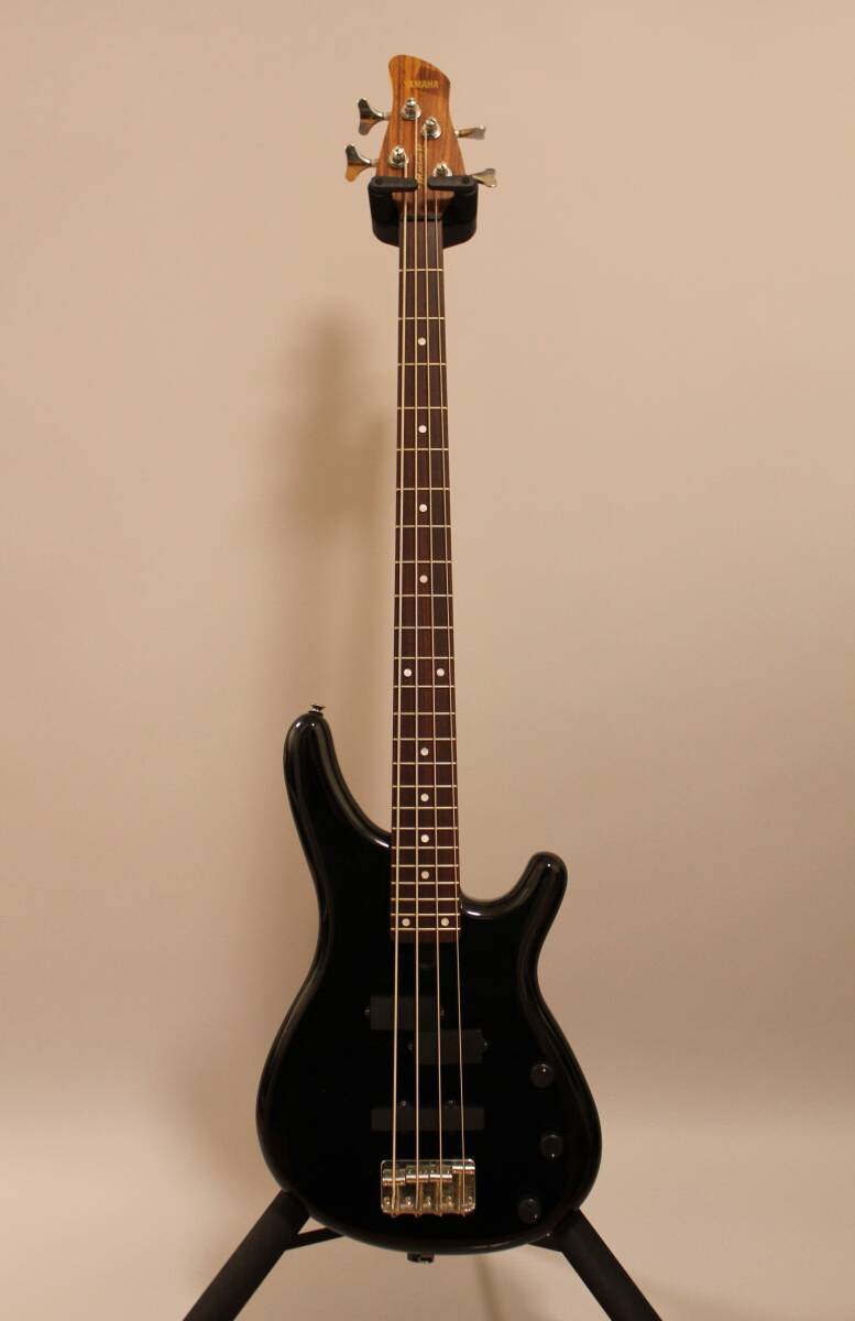 Electric Bass Guitar Yamaha MB-40 Motion B Black 24F Medium Scale