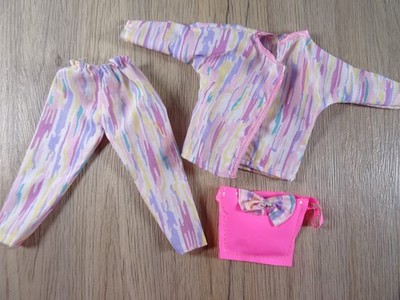 Vintage Zubehör für Barbie Petra o. ä. Puppe Nachtwäsche mit Tasche rar (21355)