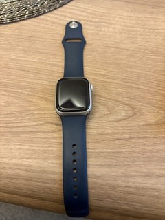 Apple Watch Series 8 41mm Aluminiumgehäuse mit Sportarmband Polarstern