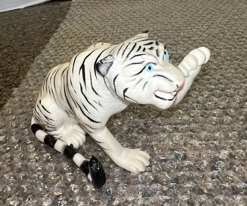 Vintage 1970s Hasbro GI Joe Adventure Team White Tiger Hunt Action Figure 6”