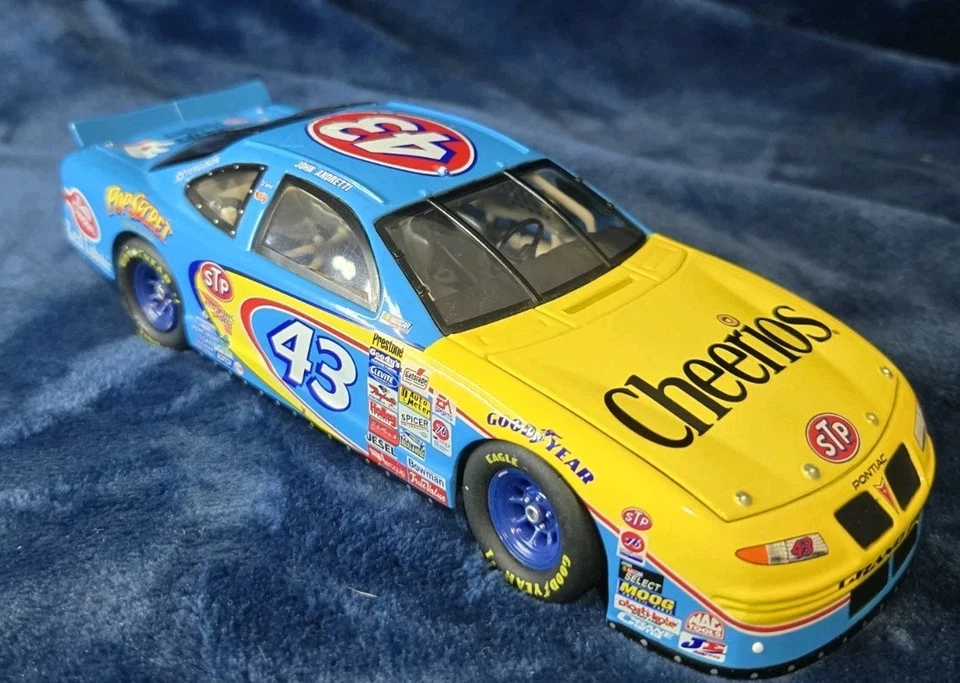 Hotwheels Racing #43 JOHN ANDRETTI Cheerios NASCAR 1/24 Diecast  - Imagem 2 de 4