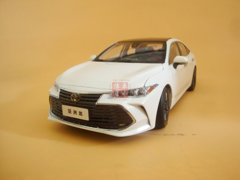 トヨタ アバロン 1/18 ミニカー Amazon | TOYOTA特注 1/18 トヨタ アバロン (ホワイト) 2018