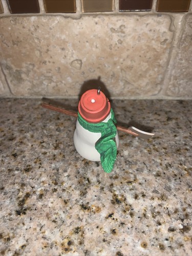 2000 Hallmark Keepsake "Max" The Snowmen of Mitford Christmas Tree Ornament 0802 - Picture 4 of 11