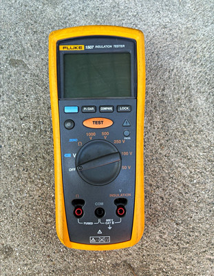 Fluke 1507 Megohmmeter Insulation Tester 50-1000V w/ Case & Test Leads