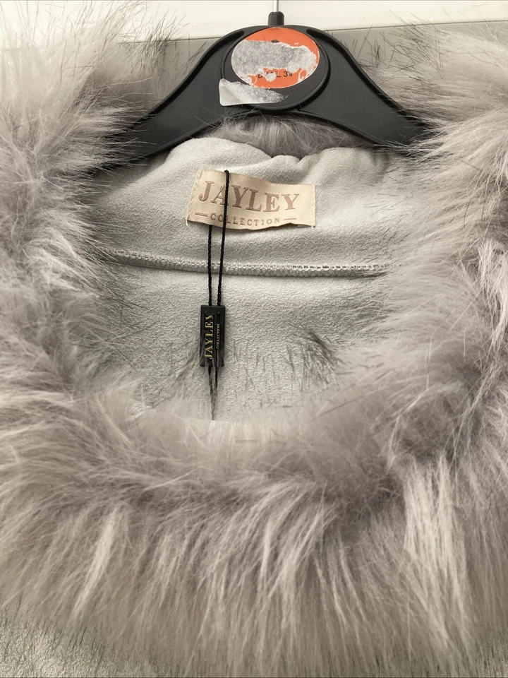 Jayley Collection Women's Silver Grey Suede and Faux Fur Poncho. One Size - Image 3 of 4