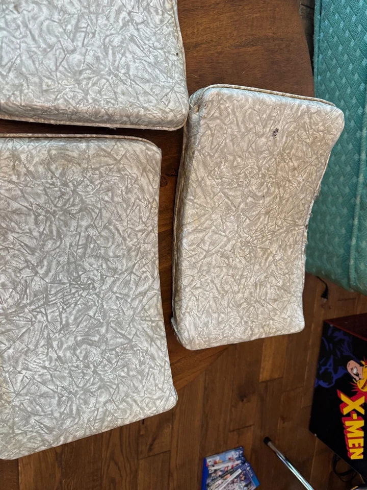 Respaldos de silla vintage de vinilo de hielo agrietado de los años 50 - Lote de 4 - Como se encuentran Foto 4 de 4