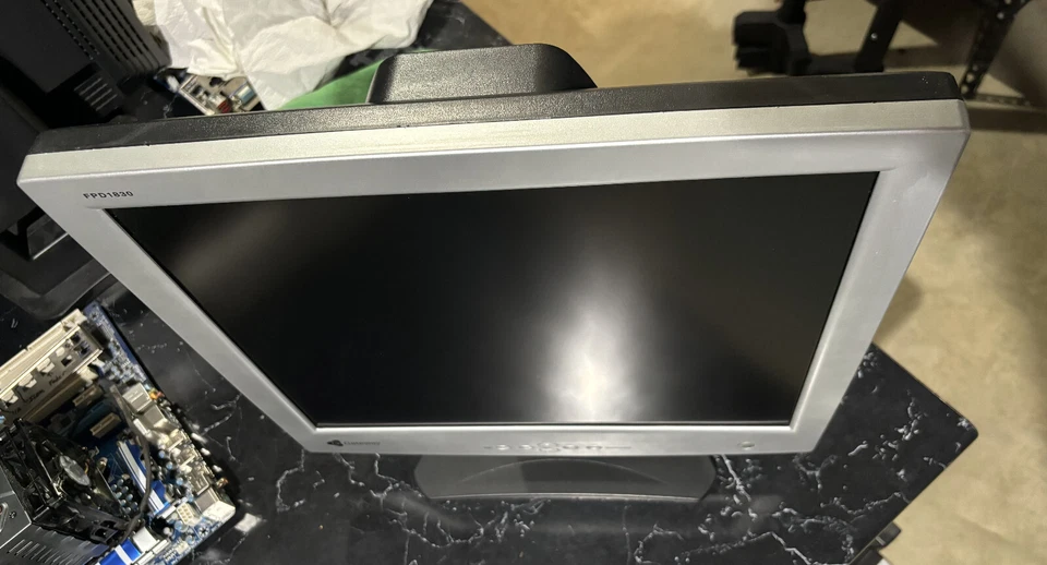 Gateway FPD 1830 LCD TFT 18" Flat Panel Vintage / Retro Gaming Monitor 2003  - Image 4 of 4