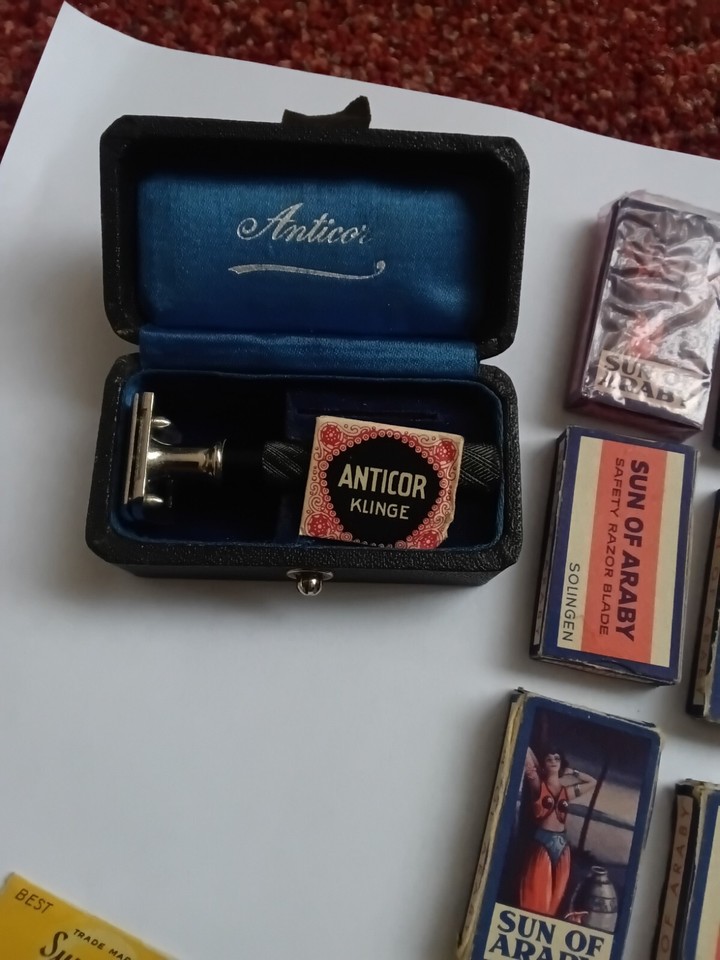 Vintage Cased Razor Anticor Kilinge 21 Pkts Blades Son Araby Sunshine