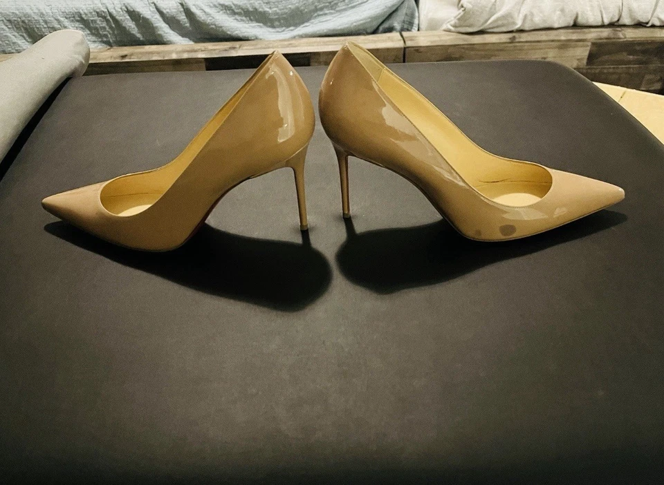 Christian Louboutin Women's Nude Patent Leather Pumps 39.5 - Image 2 of 4